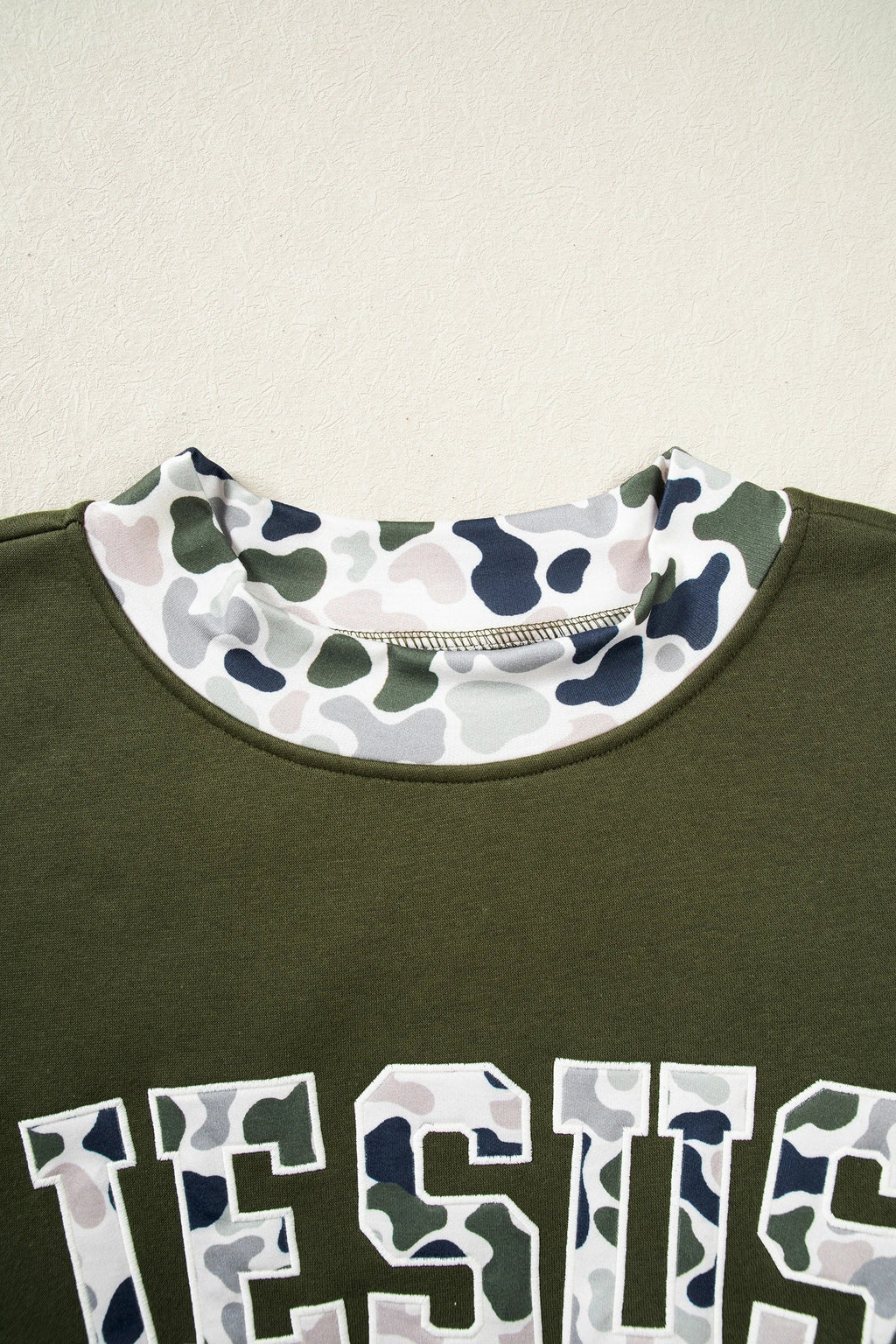 JESUS/MALLARD Letter Print Contrast Mock Neck Sweatshirt