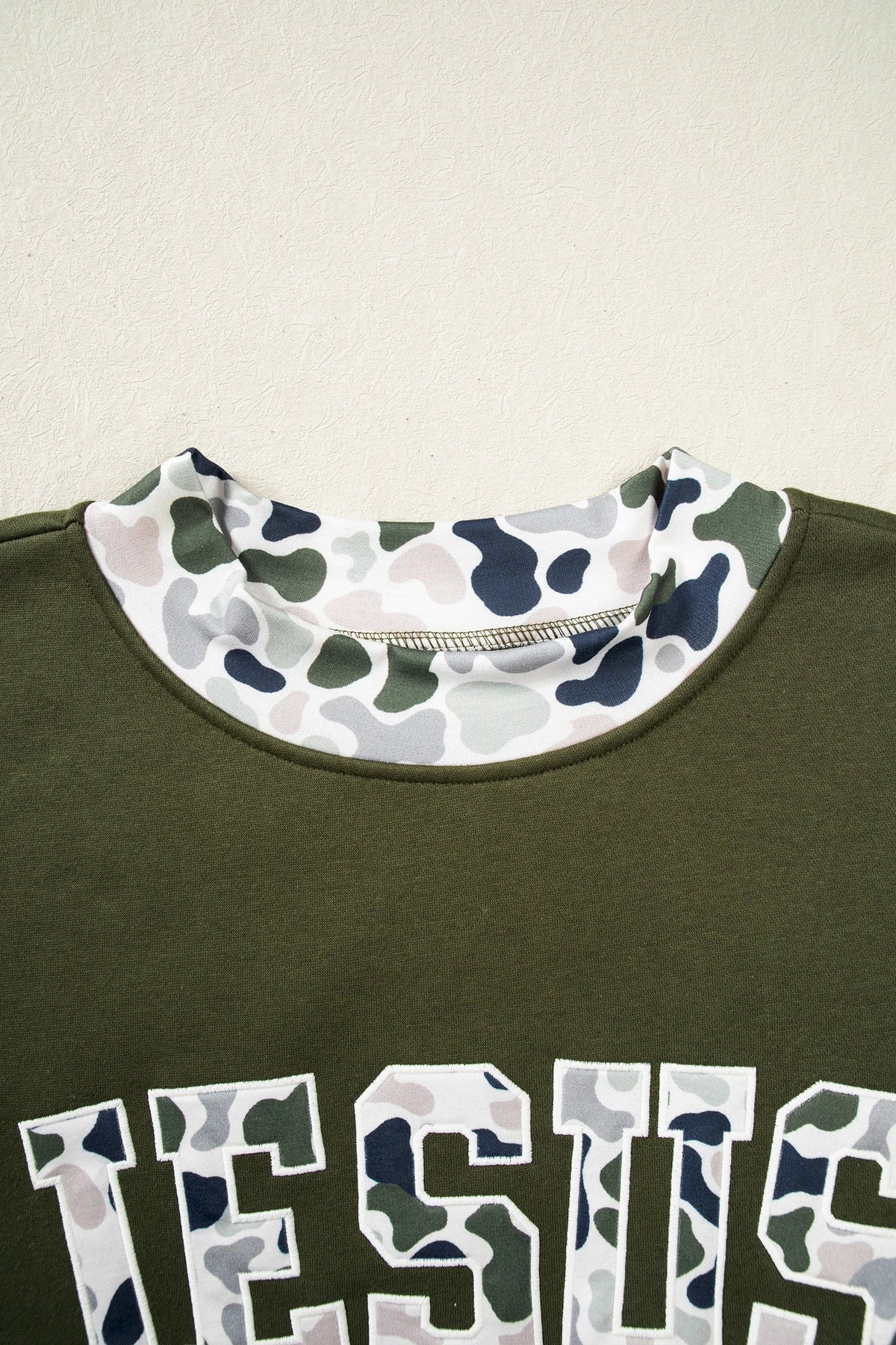JESUS/MALLARD Letter Print Contrast Mock Neck Sweatshirt