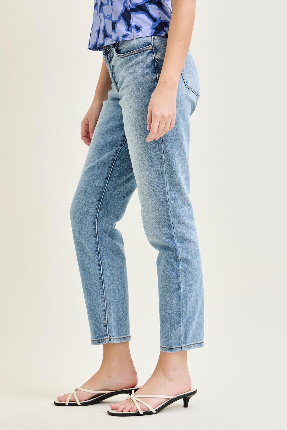 Judy Blue Mid Rise Vintage Wash Slim Fit Jeans with Cell Phone Pocket, Inseam 2"