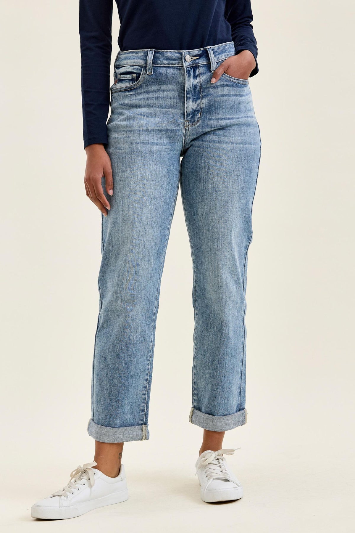Judy Blue Mid Rise Billie Boyfriend Light Iced Indigo Jeans