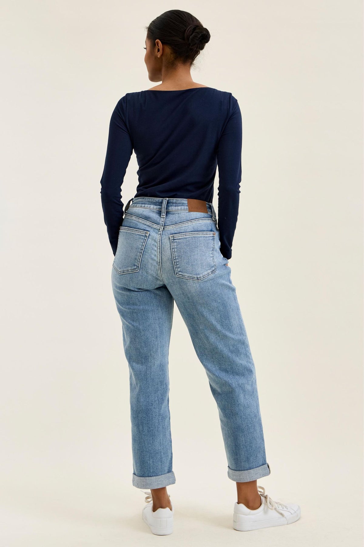 Judy Blue Mid Rise Billie Boyfriend Light Iced Indigo Jeans