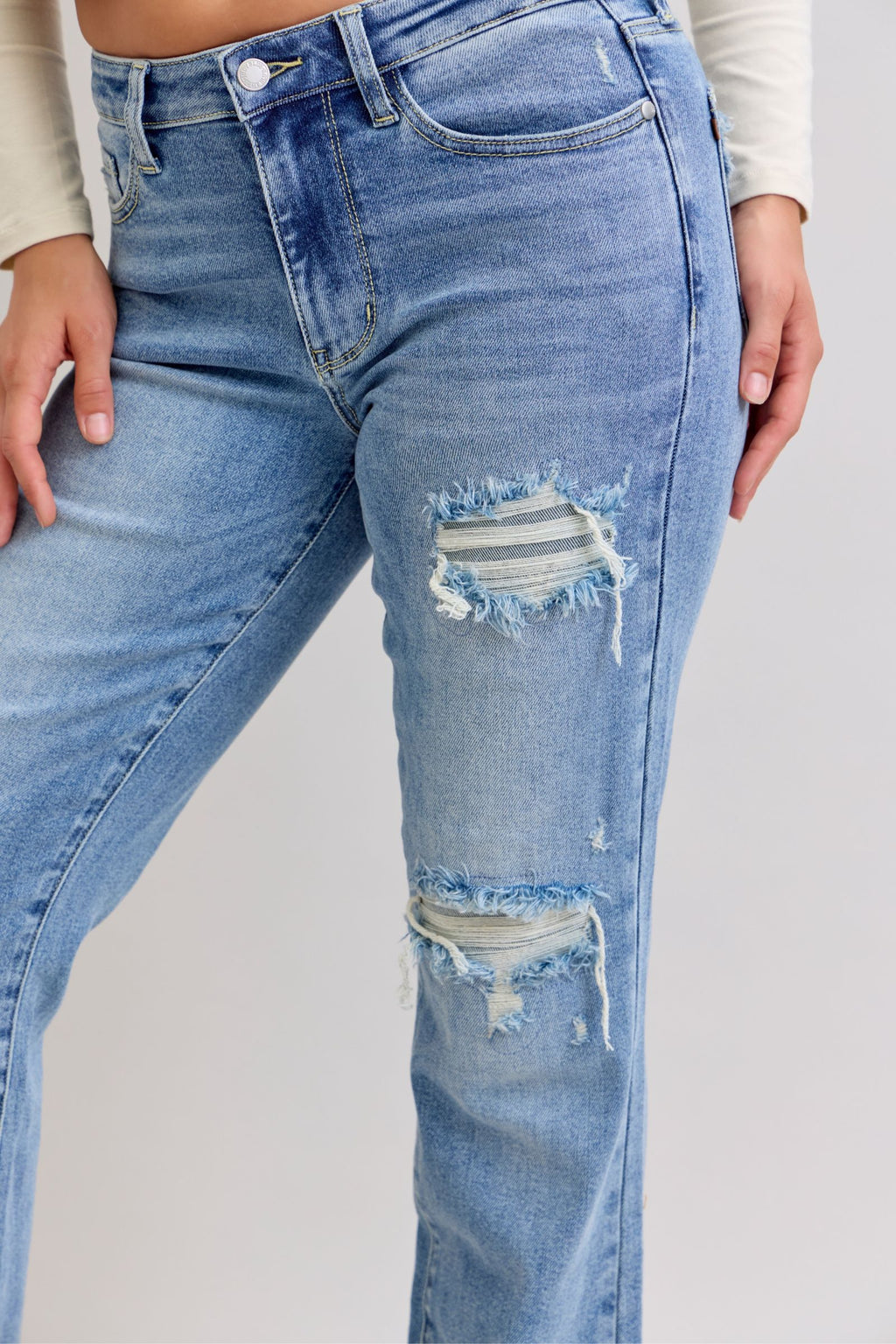 Judy Blue Mid Rise Light Wash Destroyed 90's Straight