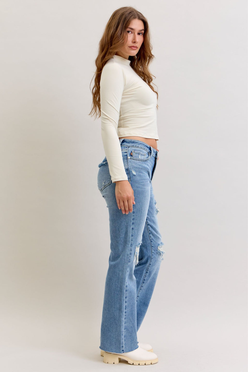 Judy Blue Mid Rise Light Wash Destroyed 90's Straight