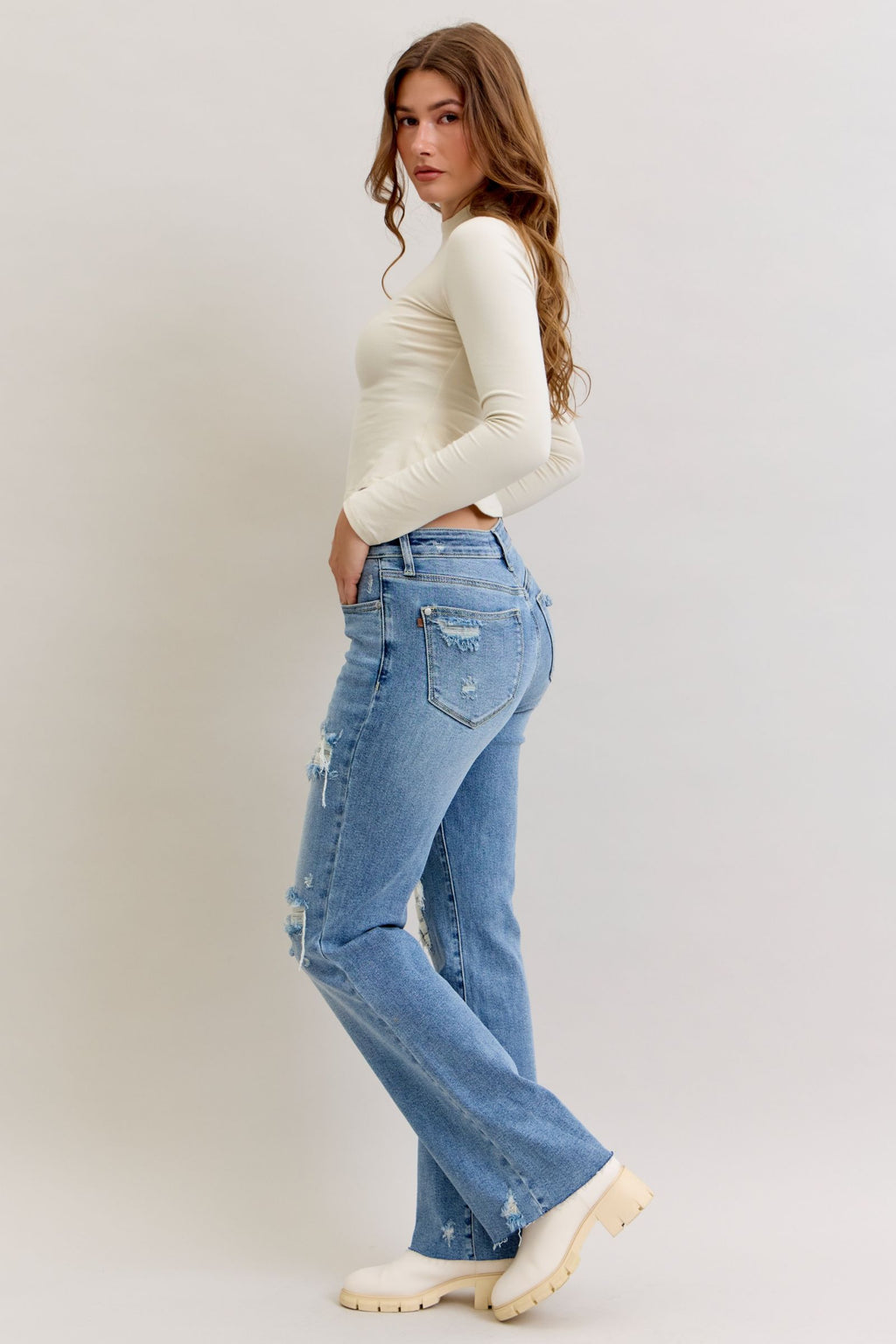 Judy Blue Mid Rise Light Wash Destroyed 90's Straight