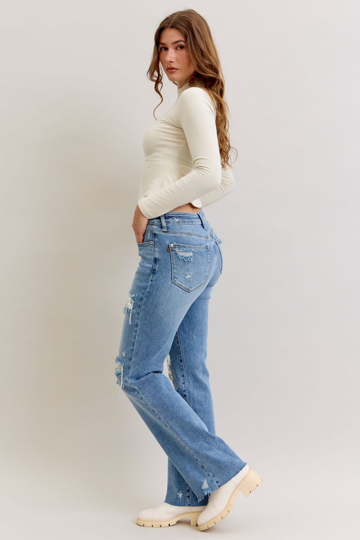 Judy Blue Mid Rise Light Wash Destroyed 90's Straight
