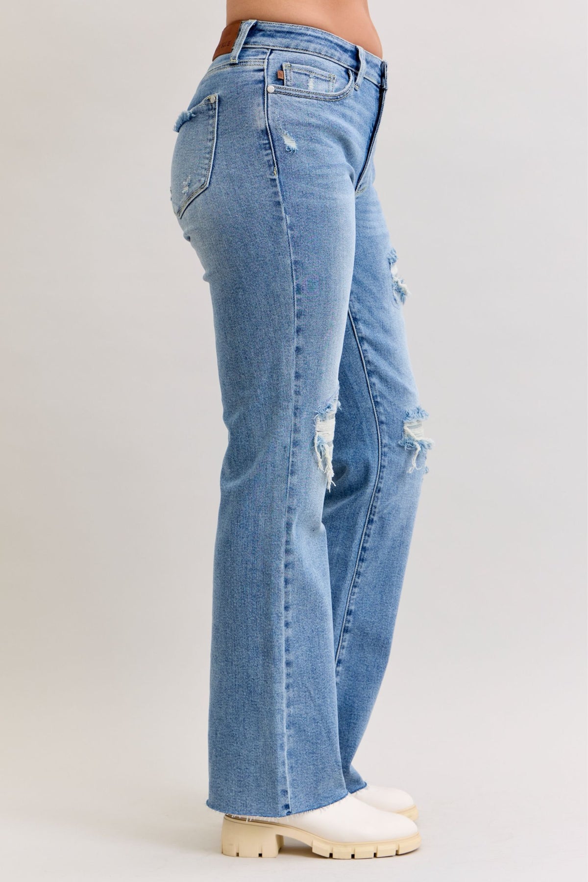 Judy Blue Mid Rise Light Wash Destroyed 90's Straight