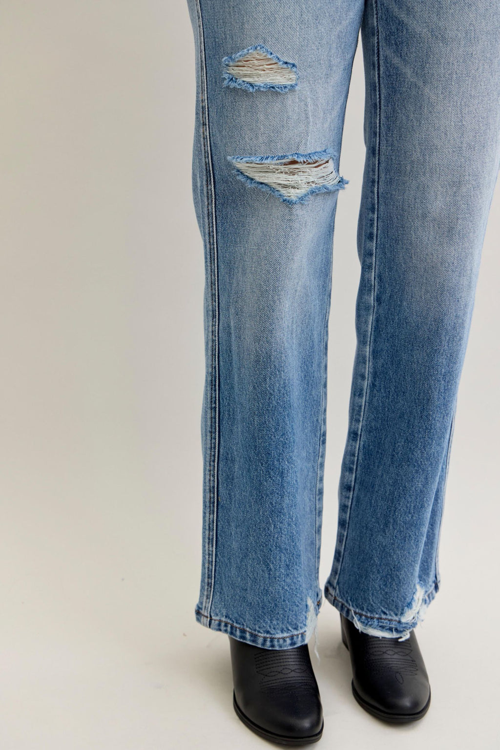 Judy Blue Mid Rise 90's Straight Rigid Magic Destroy, Inseam 32"