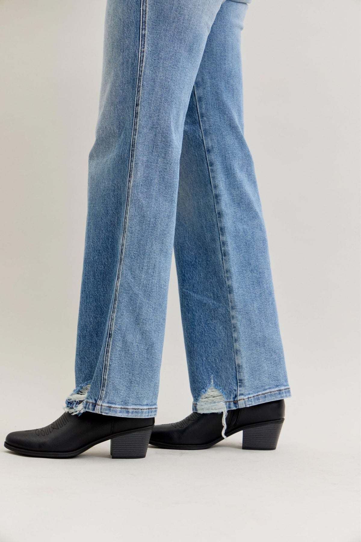 Judy Blue Mid Rise 90's Straight Rigid Magic Destroy, Inseam 32"