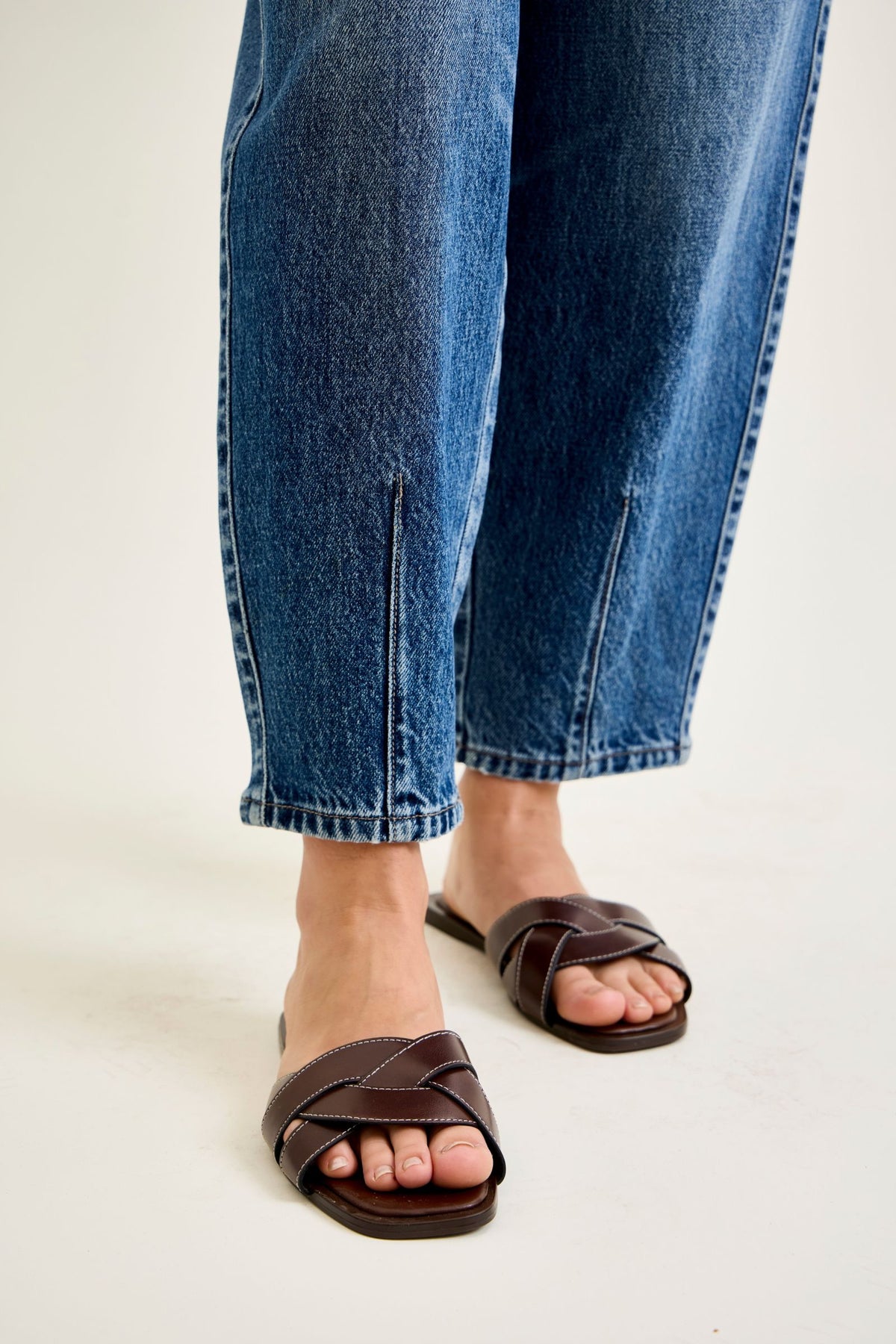 Judy Blue High Waist Rigid Magic Barrel Leg Jeans with Front Dart Detailing, Inseam 28"