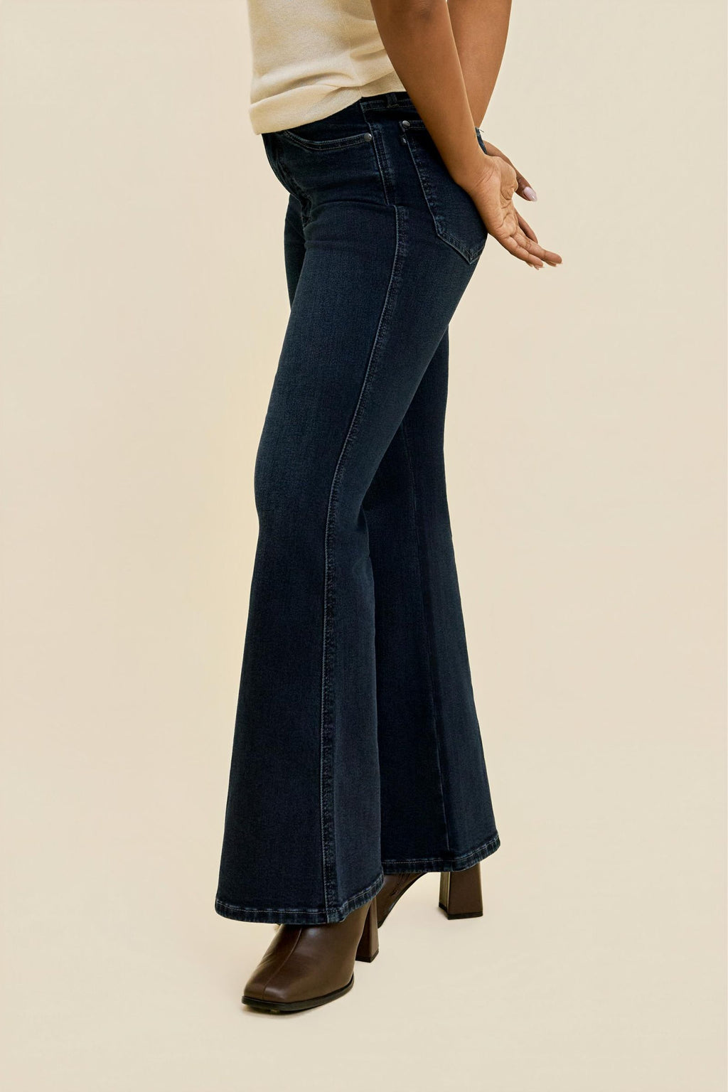 Judy Blue Petite High Waist Tummy Control Charlotte Flare Jeans – Deep Indigo